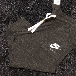 Nike Cropped Athletic Joggers NWT